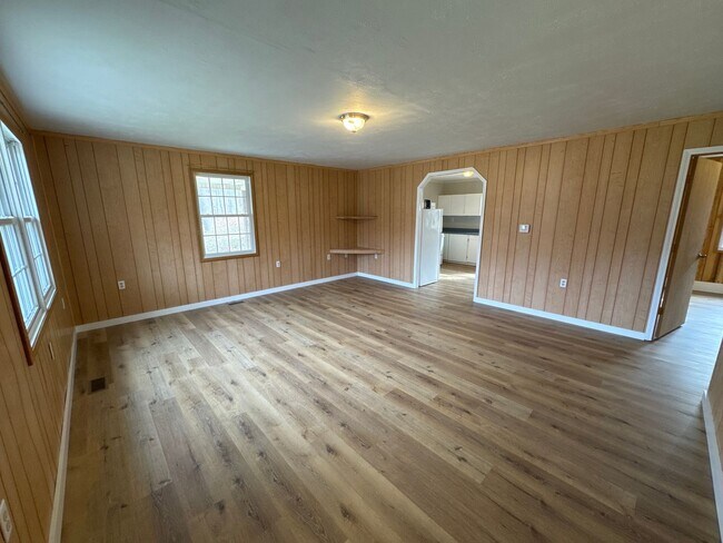 205 Valley St in Grand Rivers, KY - Building Photo - Building Photo