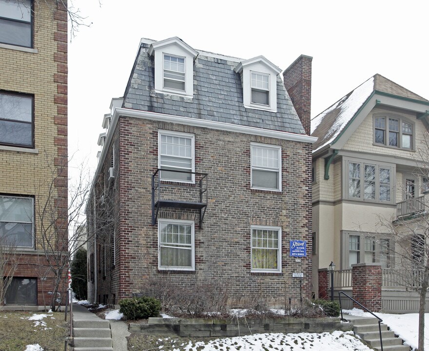 Stowell Manor in Milwaukee, WI - Foto de edificio