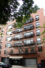 410-412 W 48th St in New York, NY - Building Photo - Building Photo