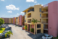 Fernwood Lakeview in Miami, FL - Building Photo - Building Photo