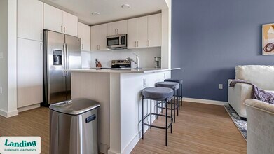 7301 Lake Bank Lp, Unit C4-305 in Ft. Myers, FL - Foto de edificio - Building Photo