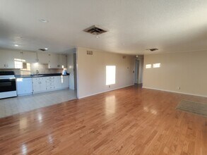 1011 Elm Ave in Richland, WA - Building Photo - Building Photo