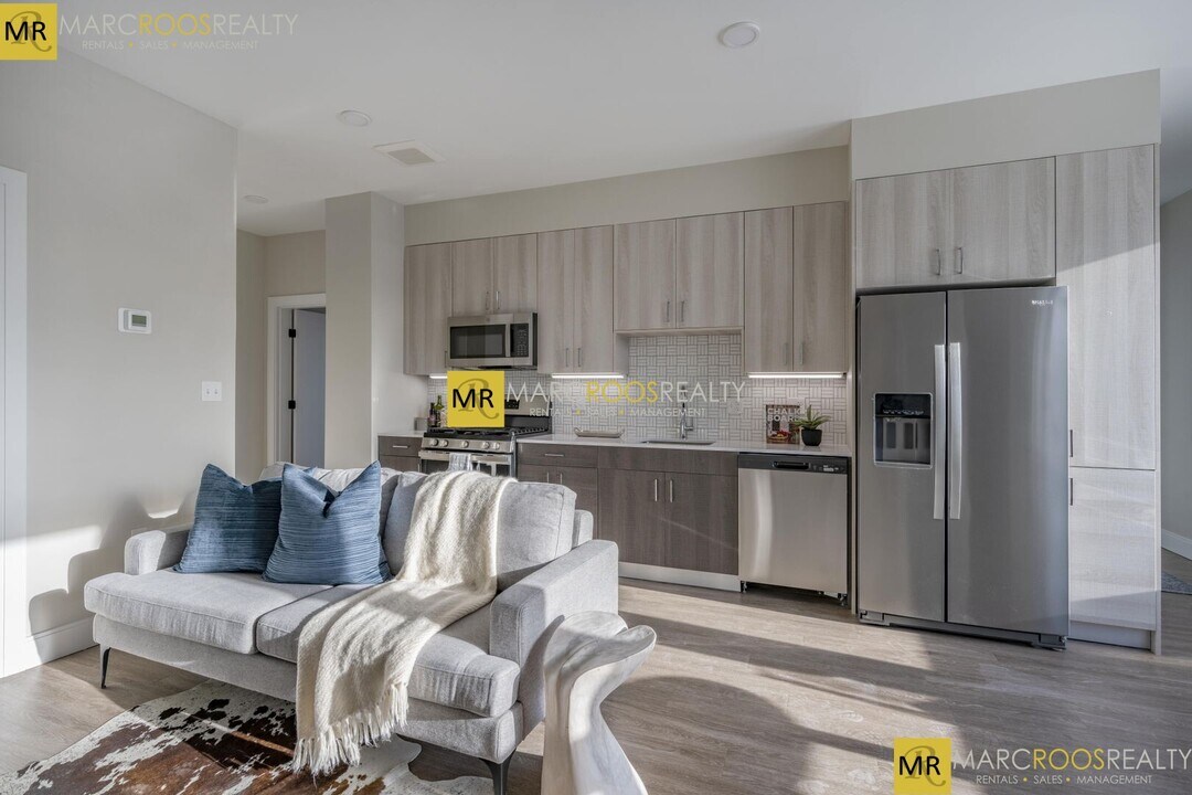 132 Bremen St, Unit 301 in Boston, MA - Building Photo