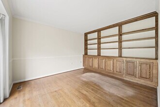 10317 Hickory Forest Dr in Oakton, VA - Building Photo - Building Photo