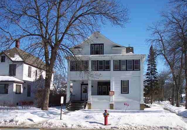 2126 3rd Ave E in Hibbing, MN - Building Photo