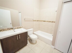 1469 SW 5th St-Unit -4 in Miami, FL - Building Photo - Building Photo