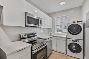 1315 NE Miami Court in Miami, FL - Building Photo