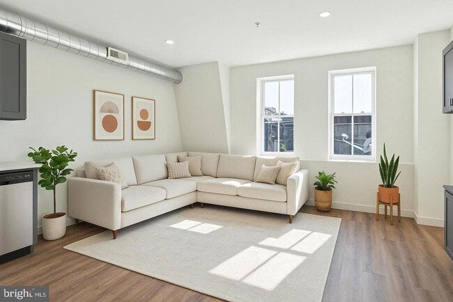 property at 610 S 6th St