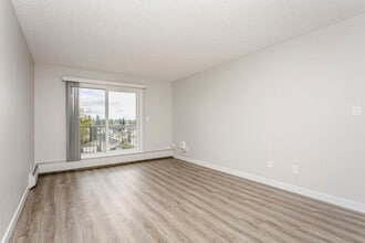 Southdale Park Apartments in Edmonton, AB - Building Photo - Building Photo