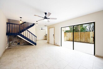 1700 Embassy Dr in West Palm Beach, FL - Building Photo - Building Photo