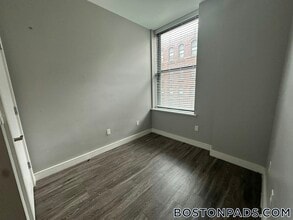 23 Central Ave, Unit 402 in Lynn, MA - Building Photo - Building Photo