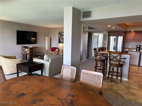 2305 Gulf Shore Blvd N in Naples, FL - Building Photo - Building Photo