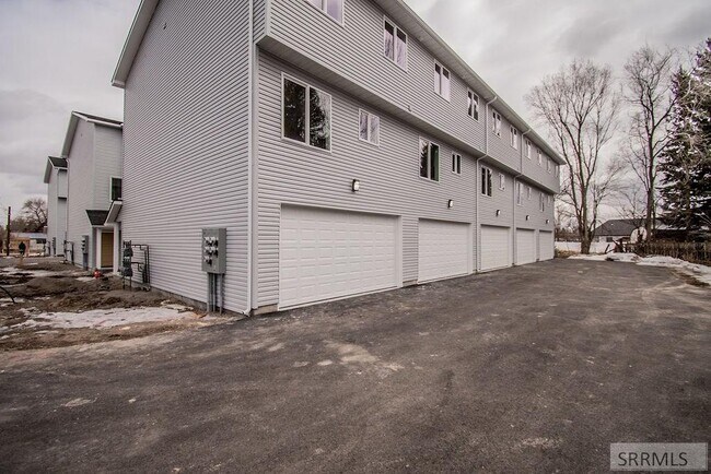 676 E Court St, Unit 204 in Blackfoot, ID - Building Photo - Building Photo