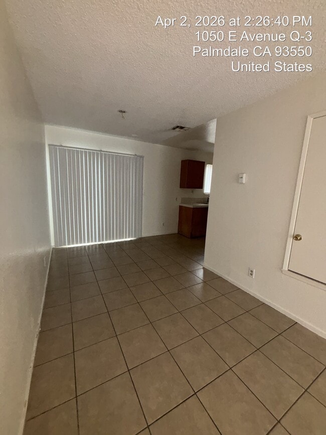 1050 E Ave Q3 in Palmdale, CA - Building Photo - Building Photo