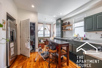 2833 N Spaulding Ave, Unit D1 in Chicago, IL - Building Photo - Building Photo