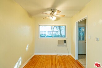 14942 Dickens St in Los Angeles, CA - Building Photo - Building Photo