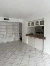 895 N Village Dr in St. Petersburg, FL - Building Photo - Building Photo