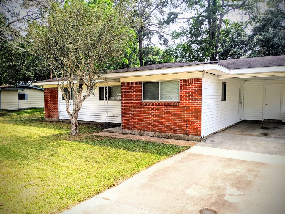 108 Antigua Dr in Lafayette, LA - Foto de edificio