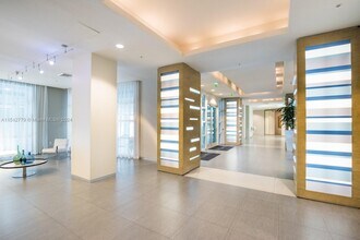 1900 N Bayshore Dr, Unit 1016 in Miami, FL - Building Photo - Building Photo