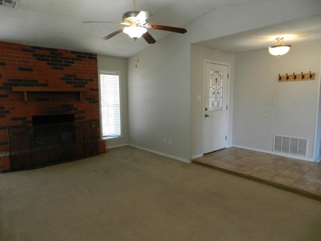 2615 NW Locksley Ln in Lawton, OK - Building Photo - Building Photo