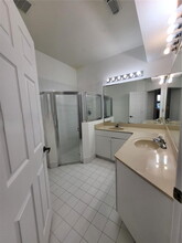 7633 NW 114th Pl in Doral, FL - Building Photo - Building Photo