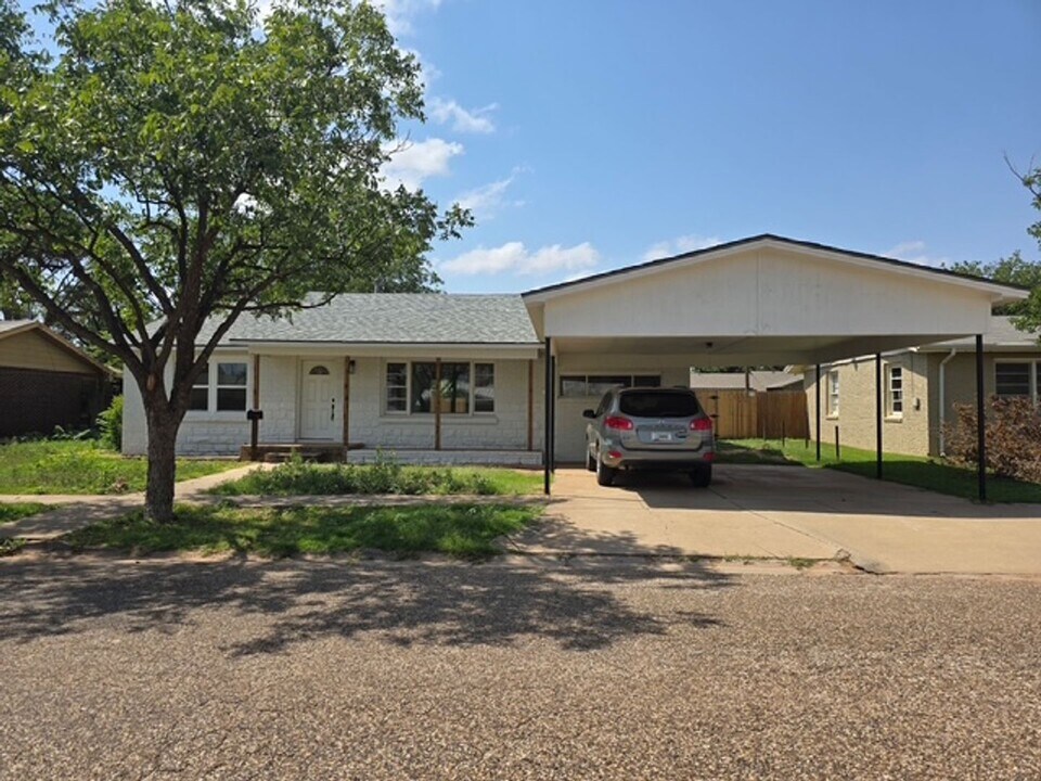 207 N 17th St in Lamesa, TX - Building Photo