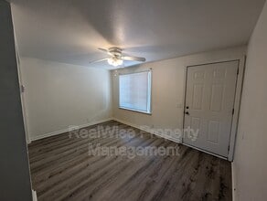 203 NW Pine St in Canyonville, OR - Building Photo - Building Photo