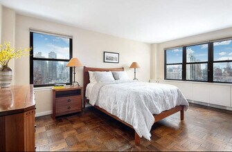 460 E 79th St in New York, NY - Building Photo - Building Photo