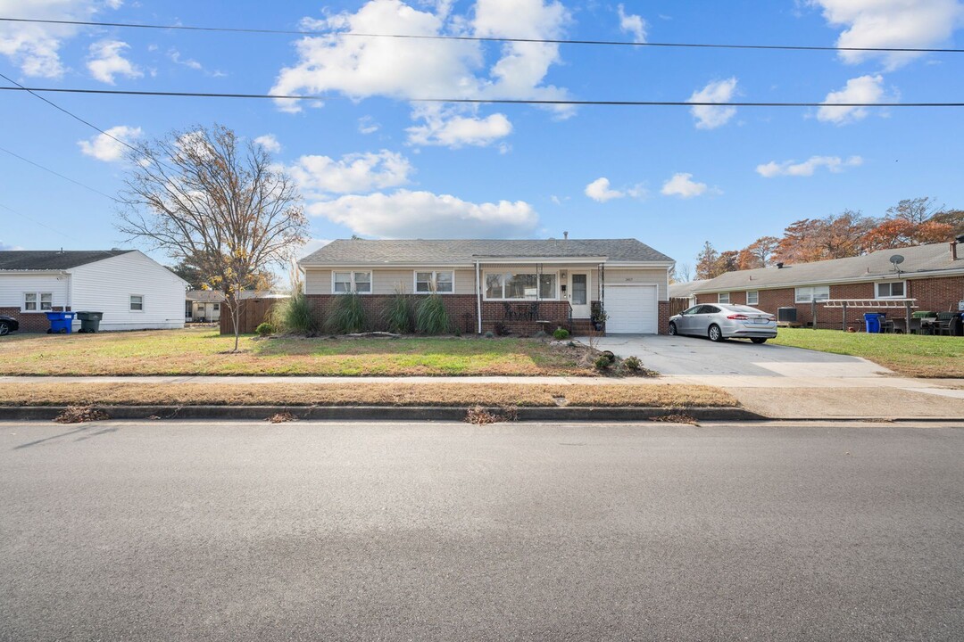 2417 Tullibee Dr in Norfolk, VA - Building Photo