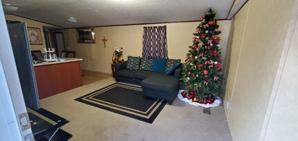 8285 Amanda St in Sorrento, LA - Foto de edificio - Building Photo