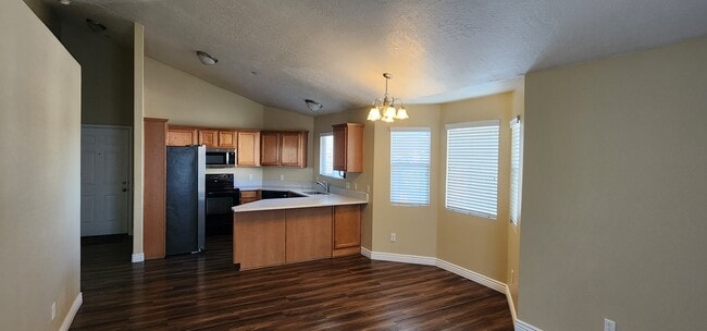 property at 117 E Calbourne Ln