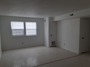 Arbor Brook Apartments in Portsmouth, VA - Building Photo - Interior Photo