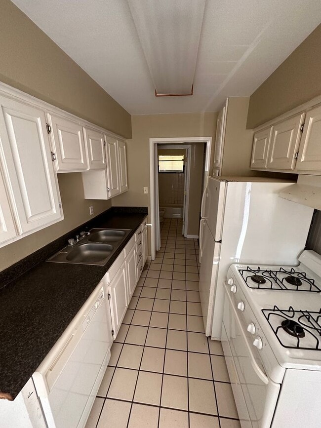1120 S Detroit Ave in Russellville, AR - Building Photo - Building Photo