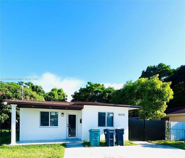10370 SW 174th Terrace in Miami, FL - Building Photo - Building Photo