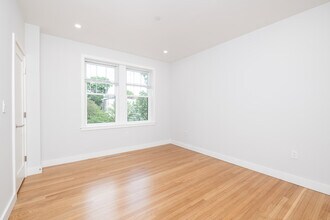 30 Frost St, Unit 31 in Cambridge, MA - Building Photo - Building Photo