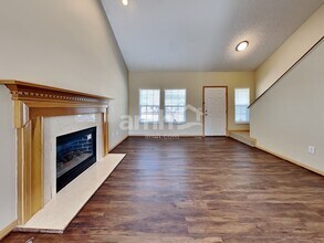 5547 Glenchester Dr in Galloway, OH - Foto de edificio - Building Photo