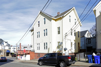 594 S Main St in Fall River, MA - Building Photo - Building Photo