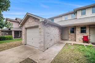 538 Mast Ct in Crowley, TX - Building Photo