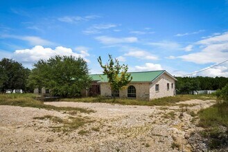 24369 Bingham Creek Rd in Leander, TX - Foto de edificio - Building Photo