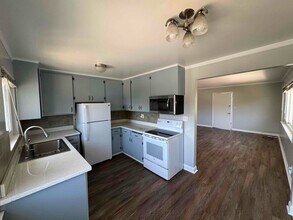 922 Academy Ave in Belmont, CA - Building Photo - Building Photo