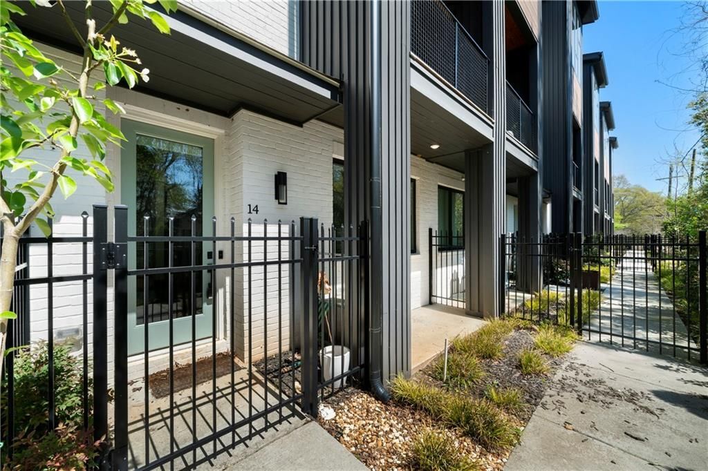 2347 Hosea L Williams Dr NE in Atlanta, GA - Building Photo