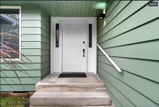 12353 Rainier Dr in Burlington, WA - Building Photo - Building Photo