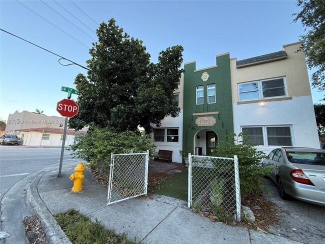 property at 1700 SW 10th St