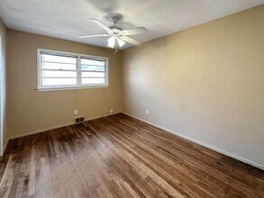204 E Mesa Dr in Hobbs, NM - Building Photo - Building Photo