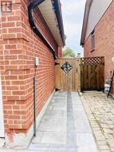 63 Taylorwood Rd in Oshawa, ON - Building Photo - Building Photo