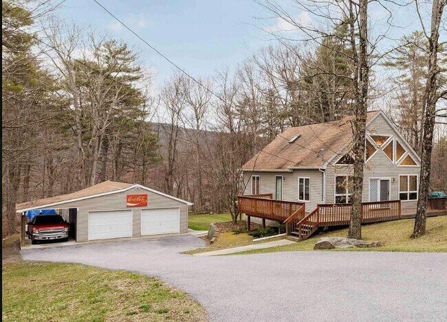 831 N Chodikee Lake Rd in Highland, NY - Building Photo - Building Photo