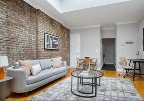 120 Christopher St, Unit 15 in New York, NY - Building Photo