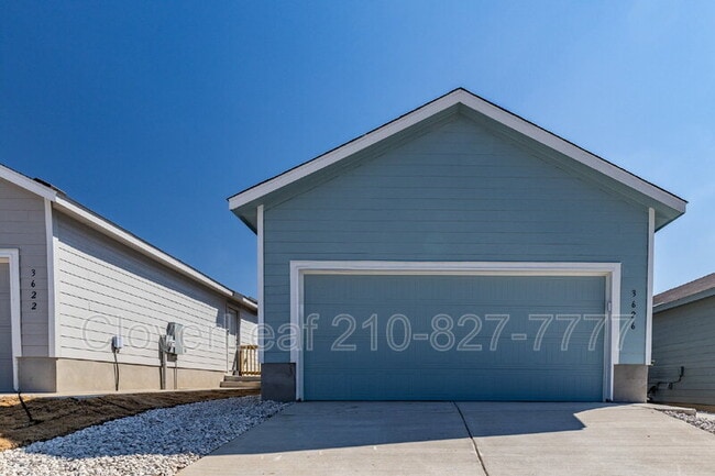 3626 Amber Glade in San Antonio, TX - Building Photo - Building Photo
