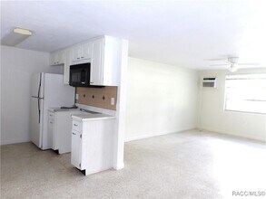 8 E Golden St in Beverly Hills, FL - Building Photo - Building Photo
