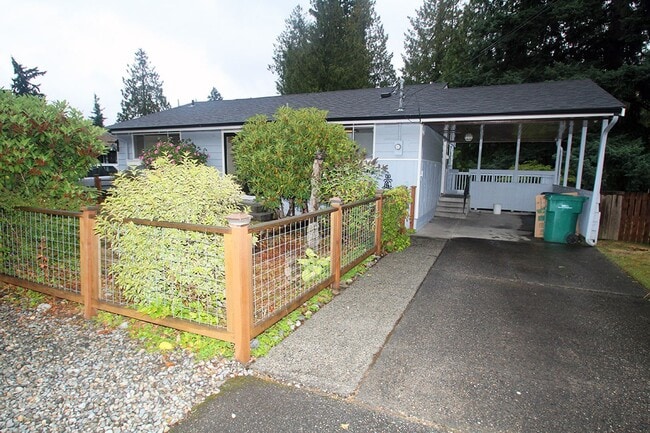 22025 54th Ave W in Mountlake Terrace, WA - Building Photo - Building Photo